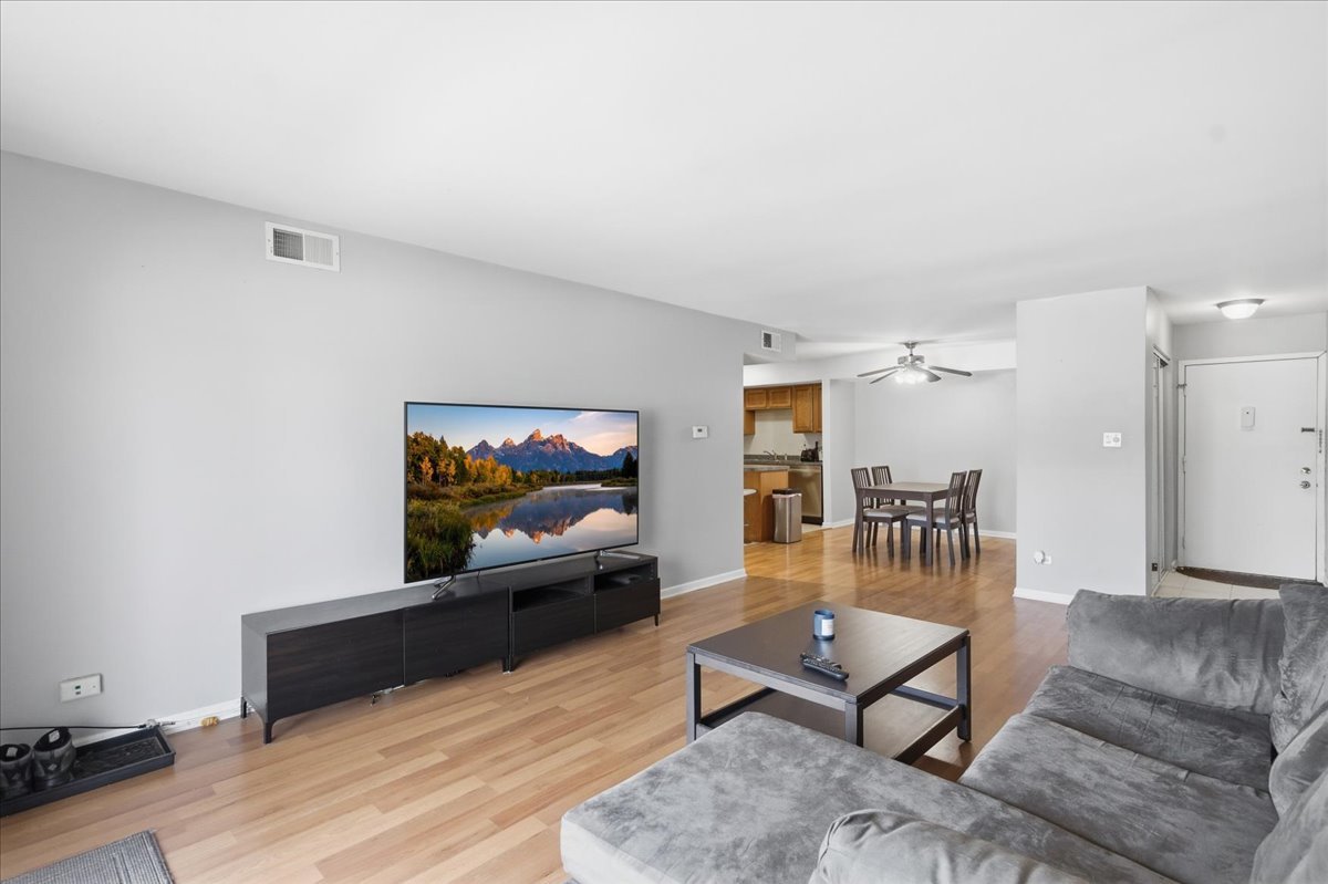 14B Kingery Quarter #108, Willowbrook, IL