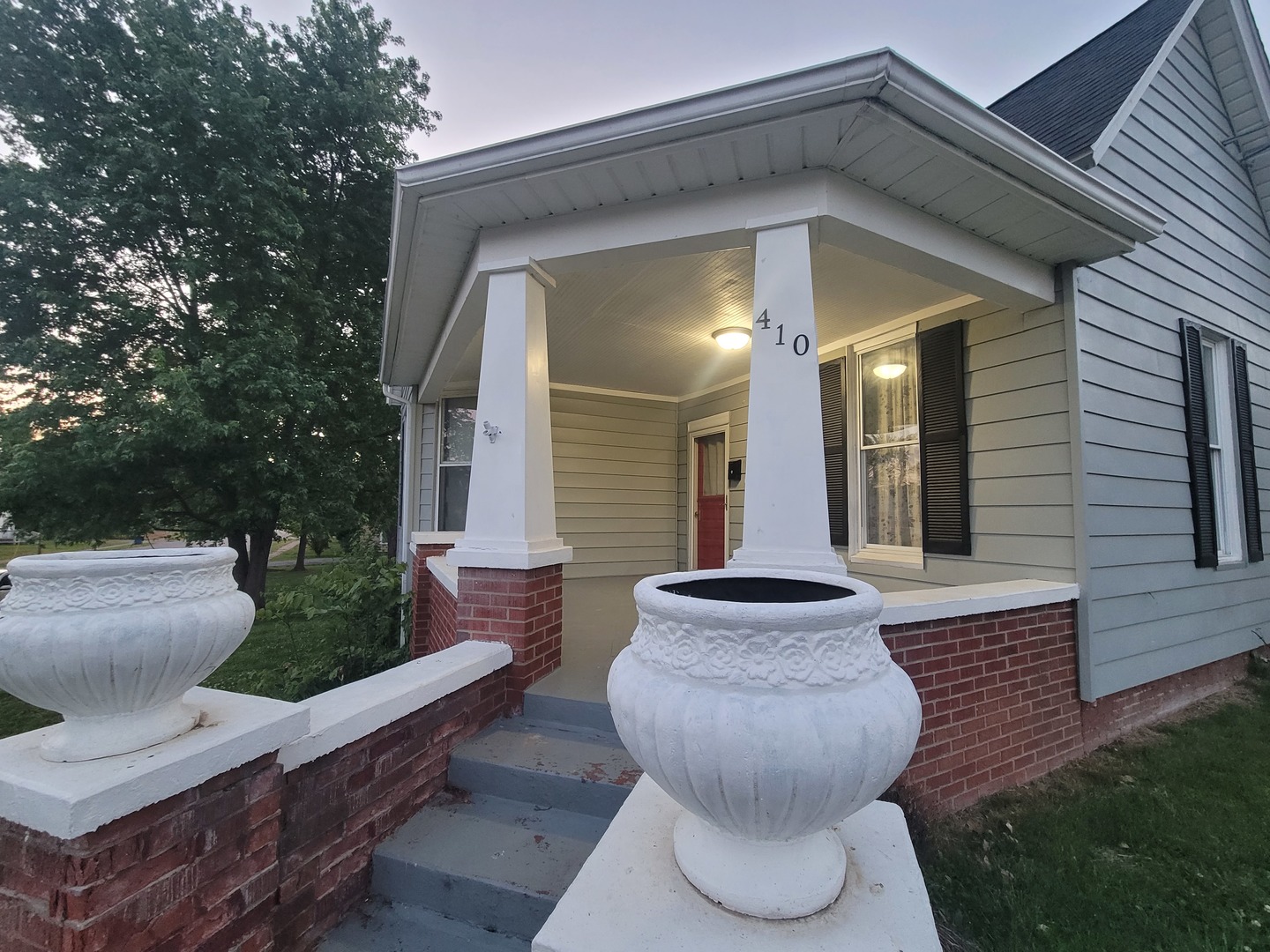 410 E Main Street, Mcleansboro, IL