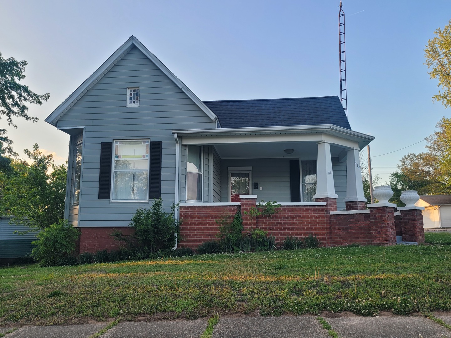 410 E Main Street, Mcleansboro, IL