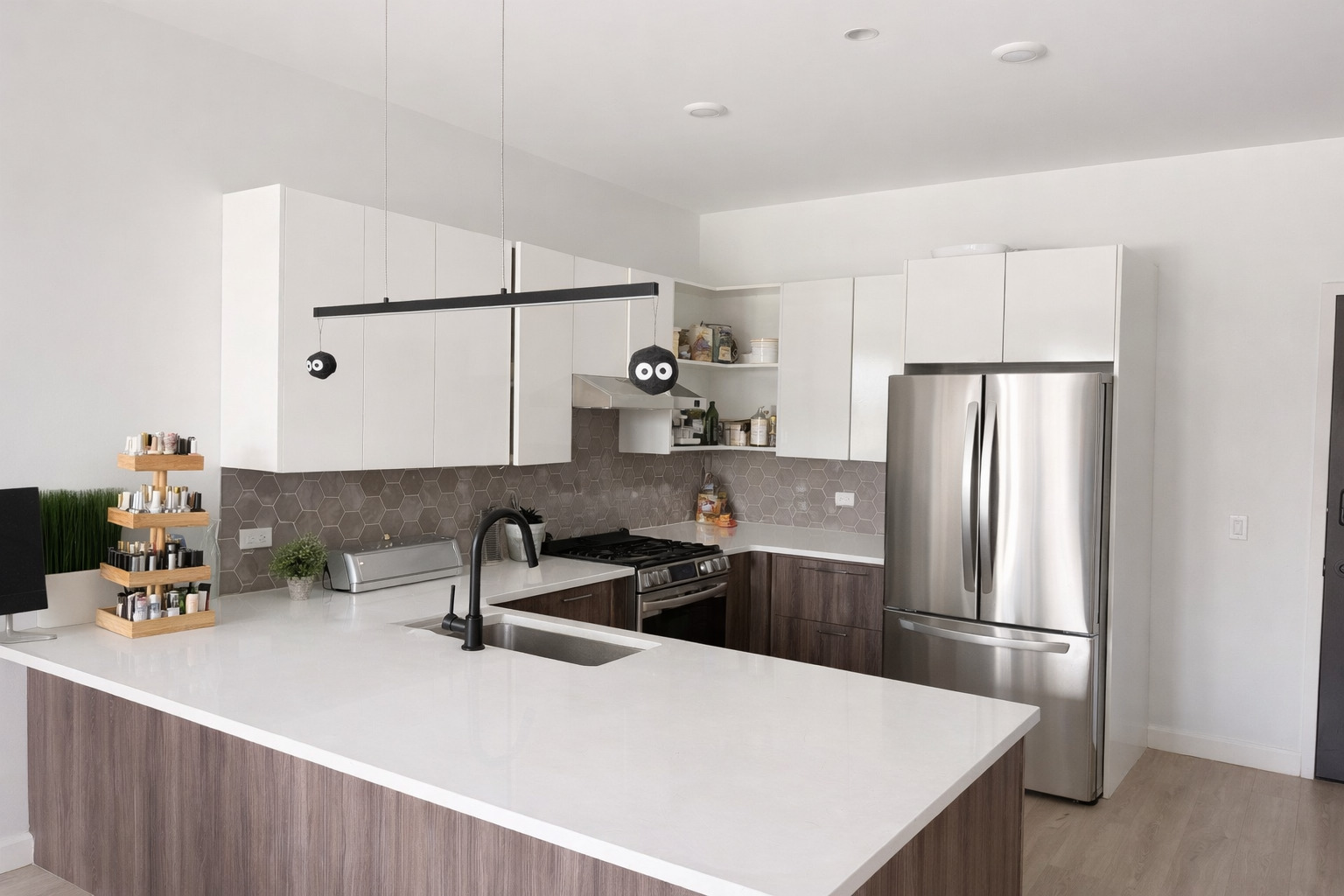 948 W Sunnyside Avenue #404, Chicago, IL