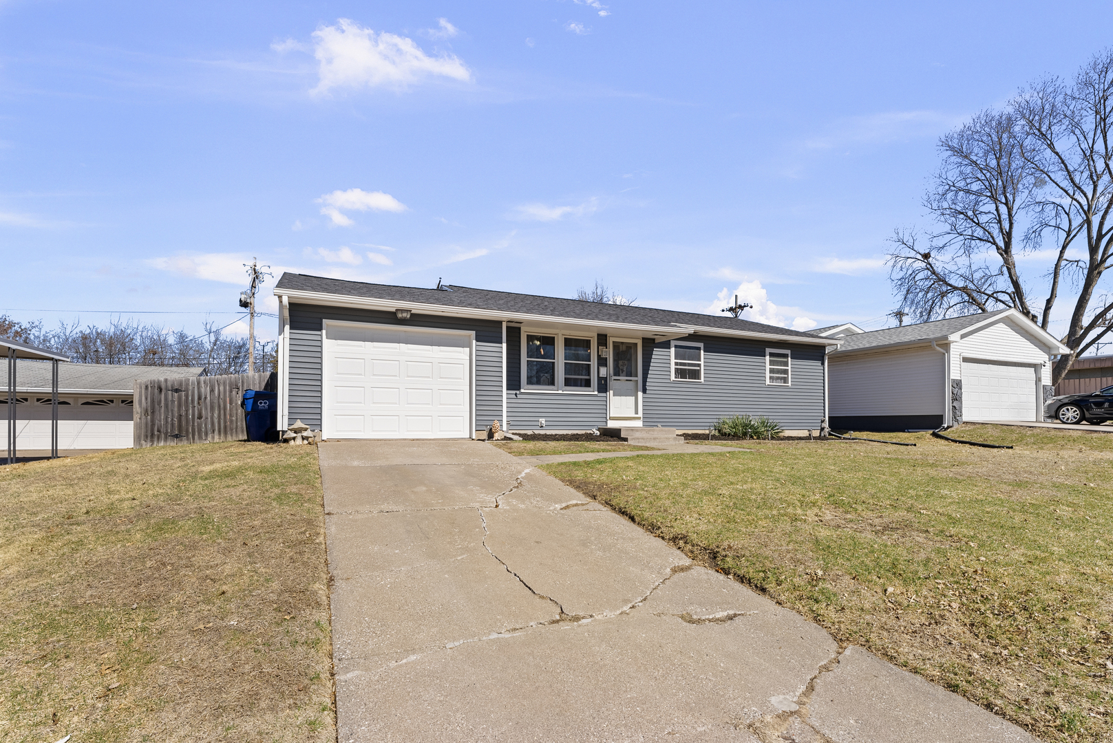 2310 W 38th Place, Davenport, IA