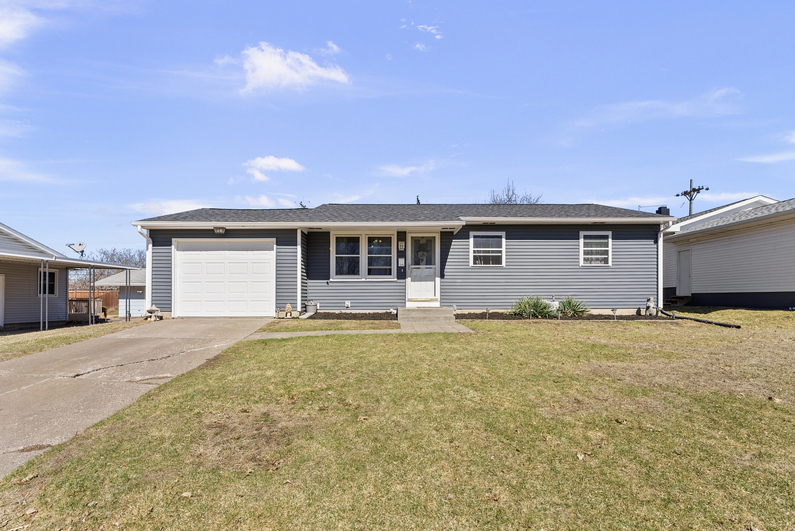 2310 W 38th Place, Davenport, IA