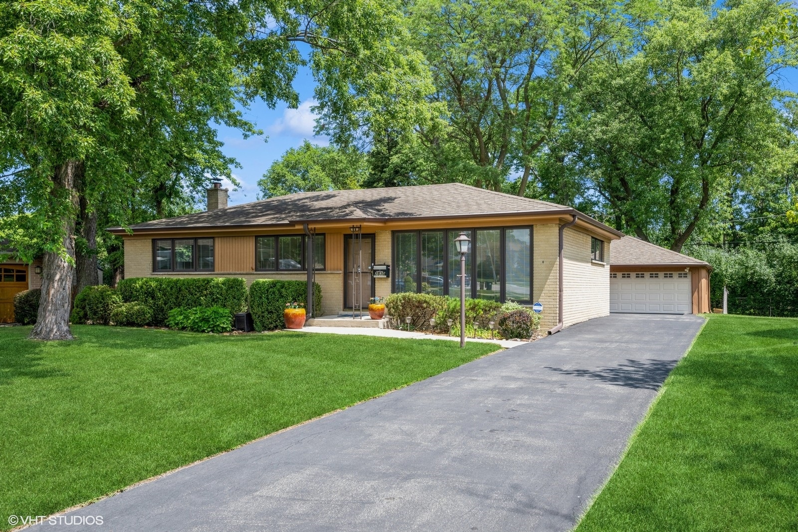 2530 Donald Court, Glenview, IL