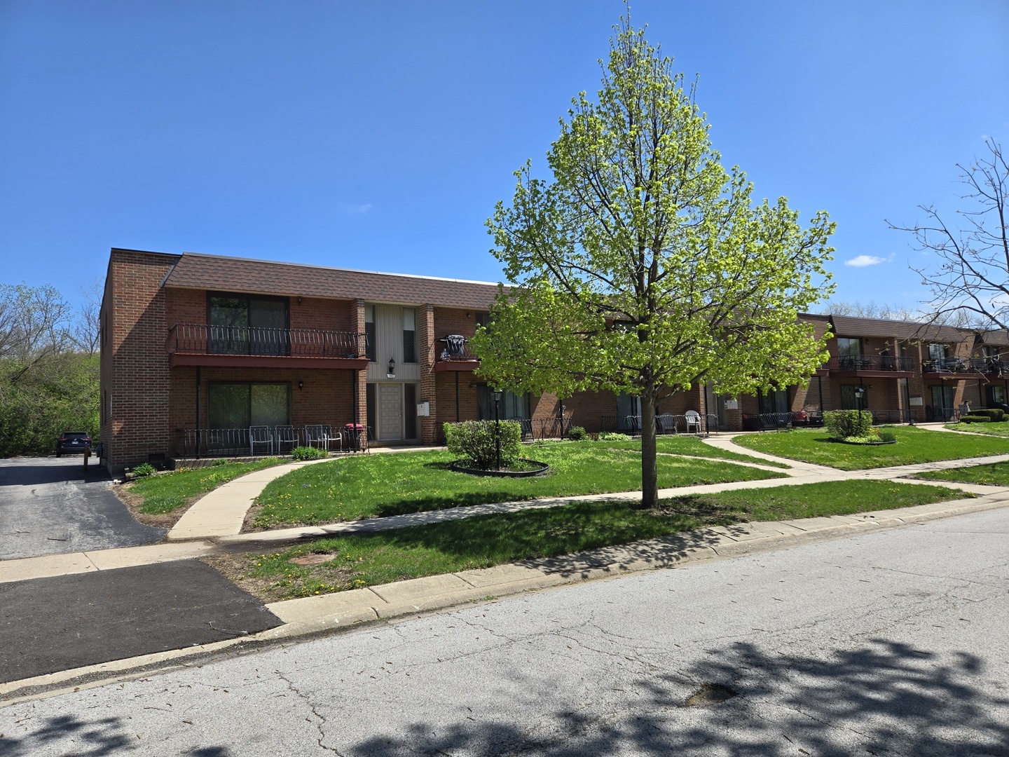 643 N Carroll Parkway #210B, Glenwood, IL