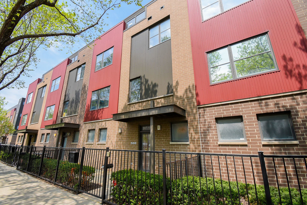 566 W 16th Street, Chicago, IL