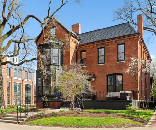 835 W Chalmers Place, Chicago, IL