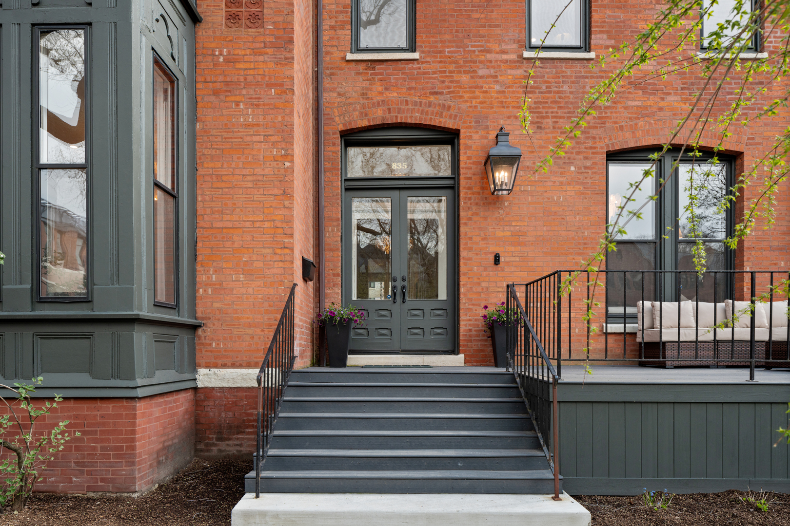 835 W Chalmers Place, Chicago, IL