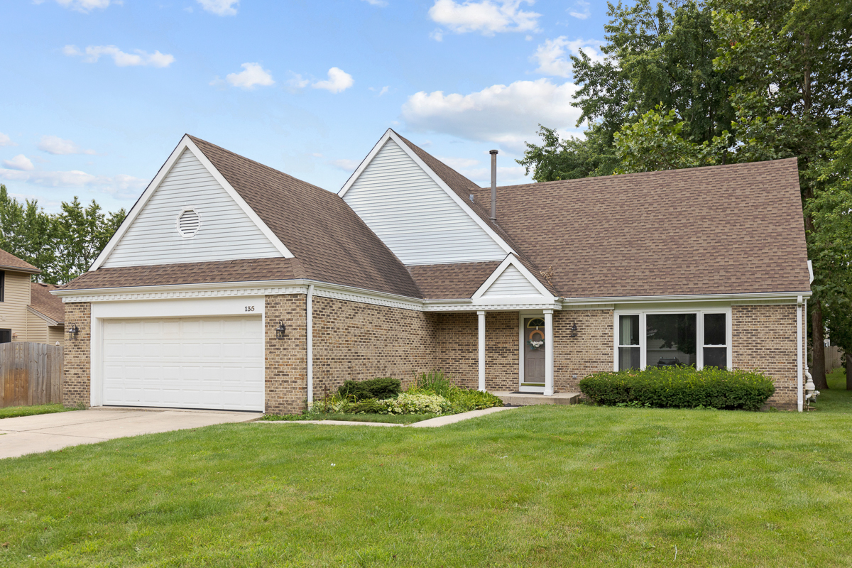 135 Encina Drive, Naperville, IL