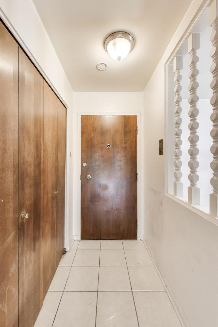 931 W Arquilla Drive #113, Glenwood, IL