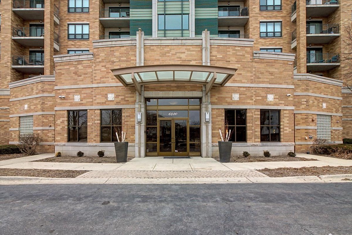6420 Double Eagle Drive #801, Woodridge, IL