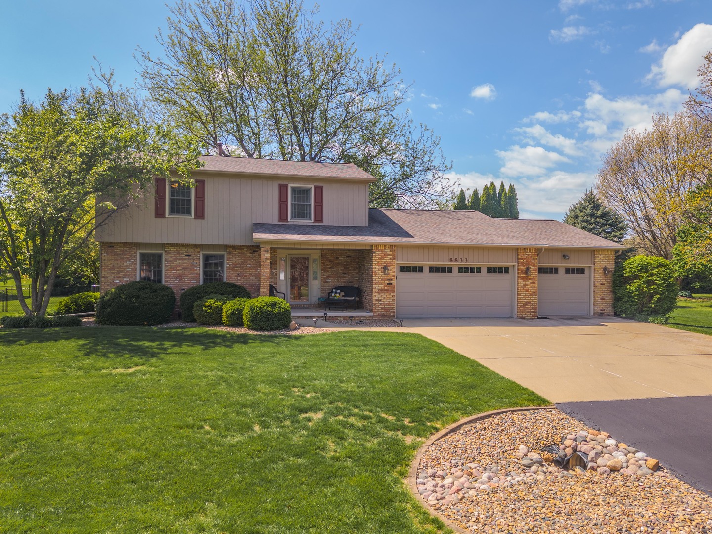 8833 Tamarac Way, Bloomington, IL