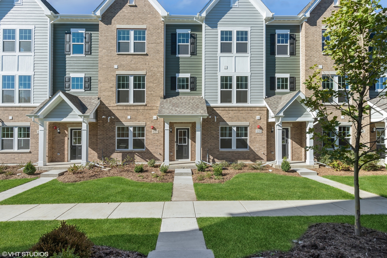 137 Yorktown Court, Libertyville, IL