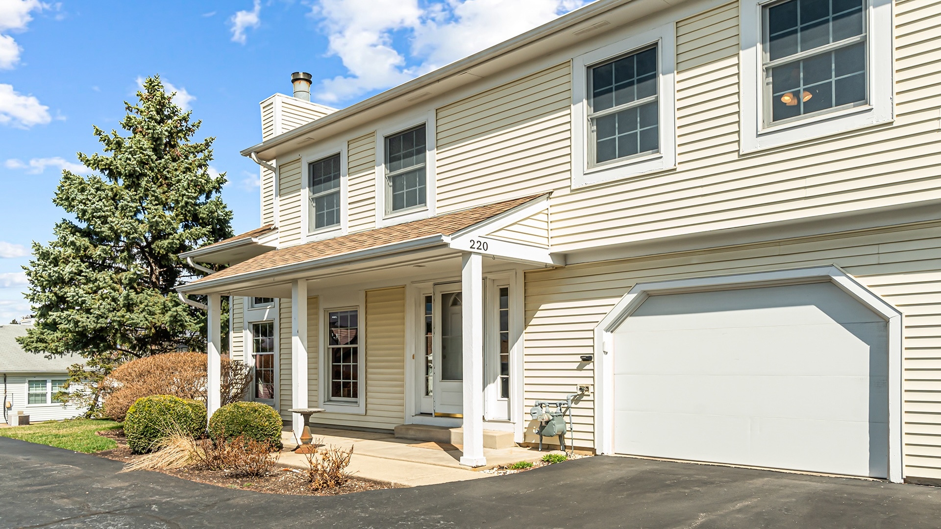 220 Whitewood Drive, Streamwood, IL
