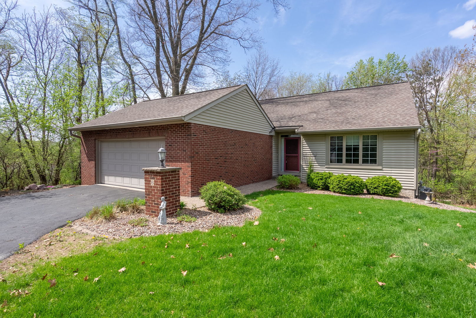 8 Briarwood Lane, Rock Island, IL