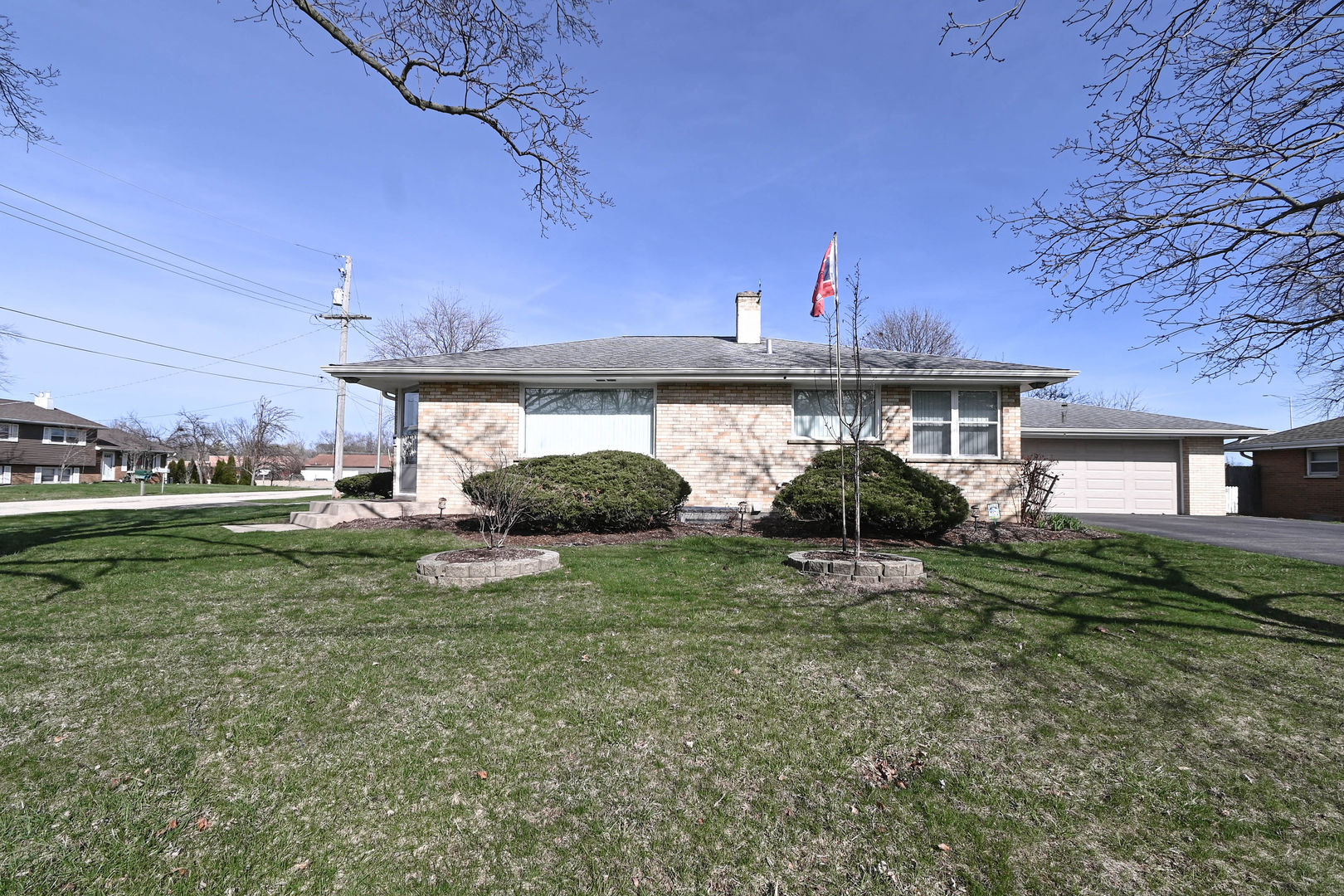 3877 Grandview Avenue, Gurnee, IL