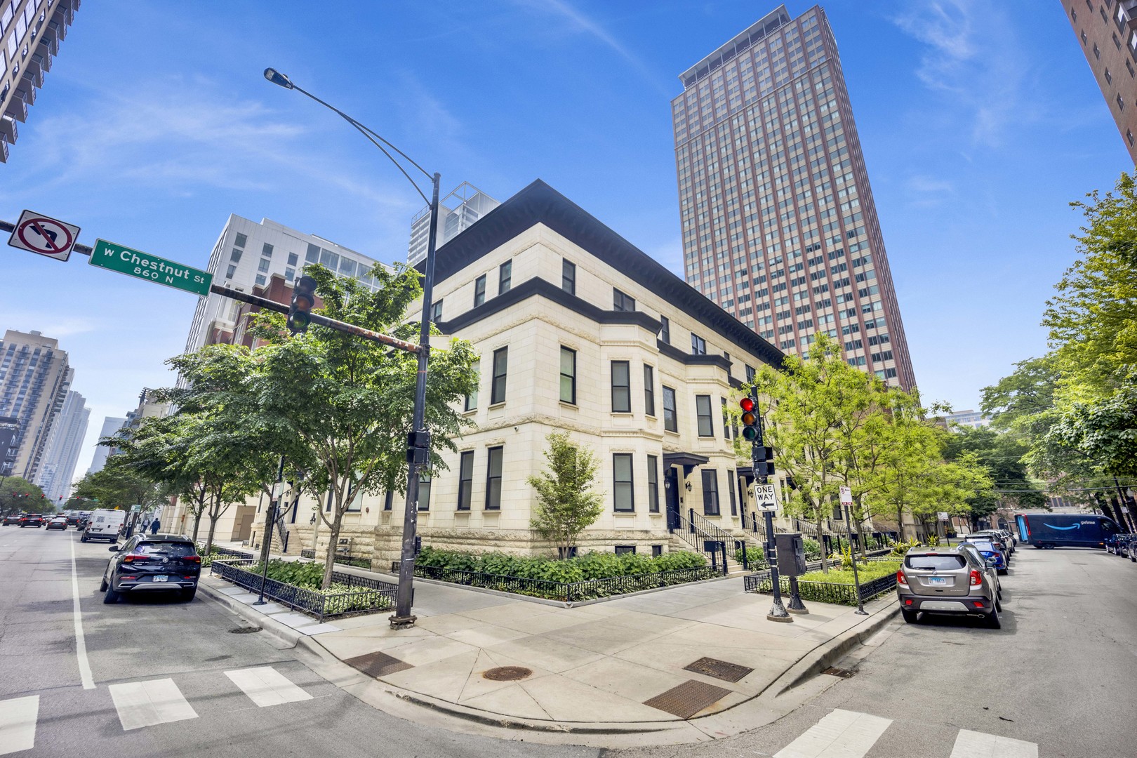 103 W Chestnut Street, Chicago, IL