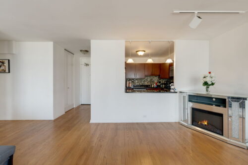 1560 N Sandburg Terrace #1908J, Chicago, IL