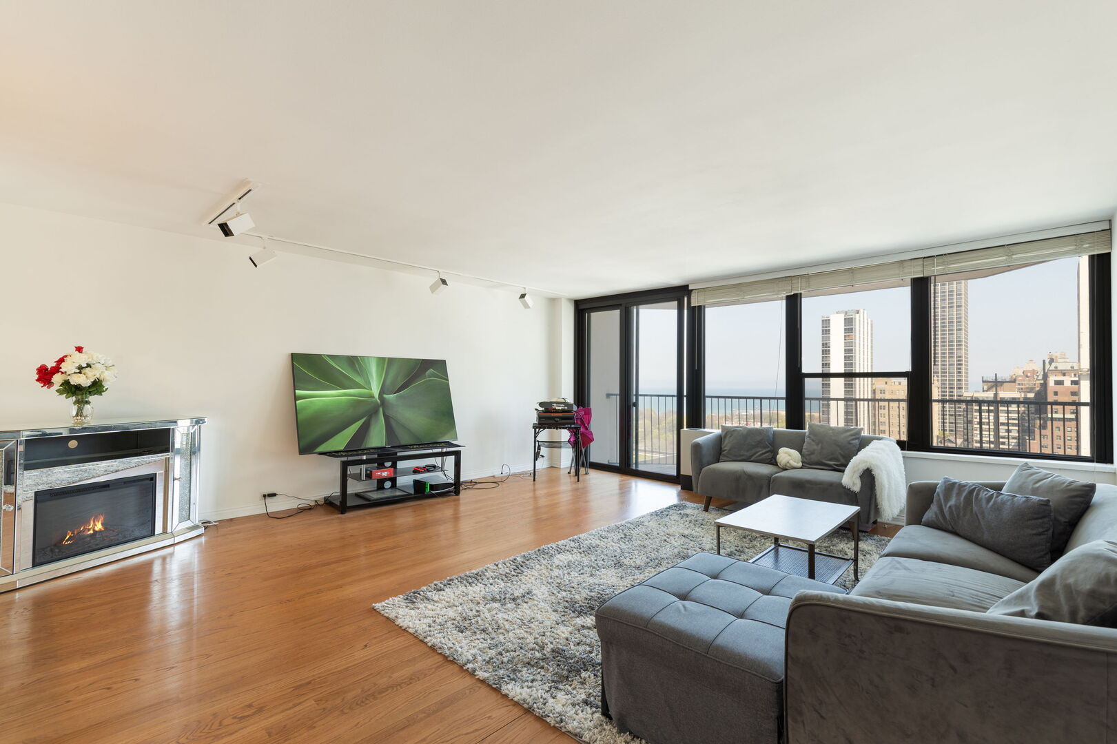 1560 N Sandburg Terrace #1908J, Chicago, IL