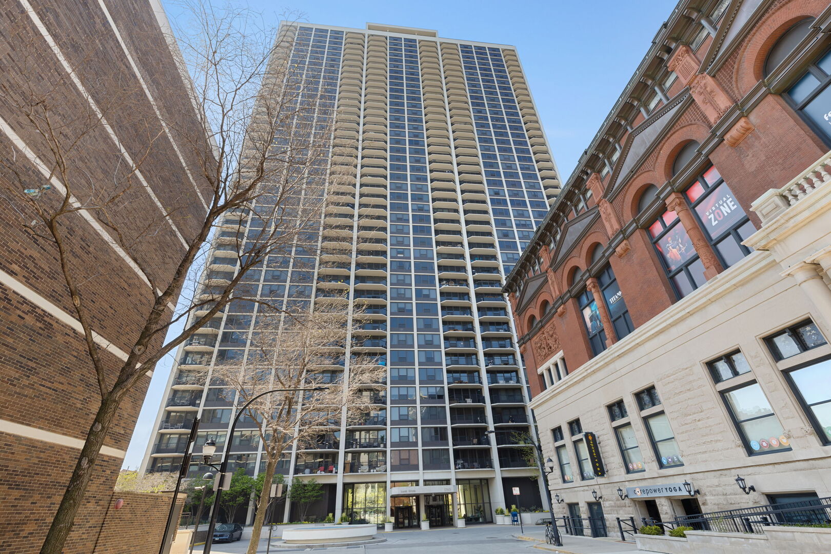 1560 N Sandburg Terrace #1908J, Chicago, IL