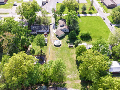 212 Oak Street, Flora, IL