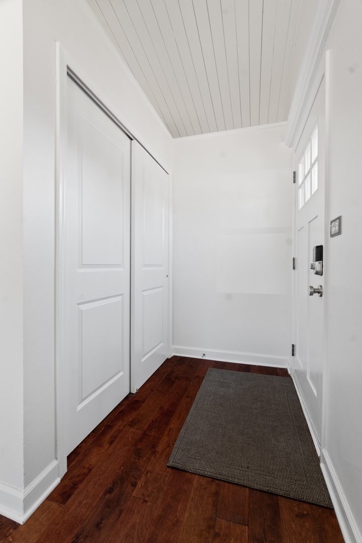 8 Rob Road, Mount Prospect, IL