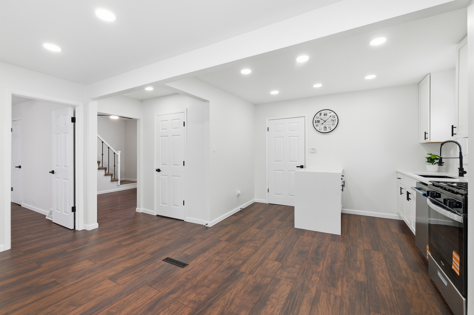 8622 S 78th Avenue, Bridgeview, IL