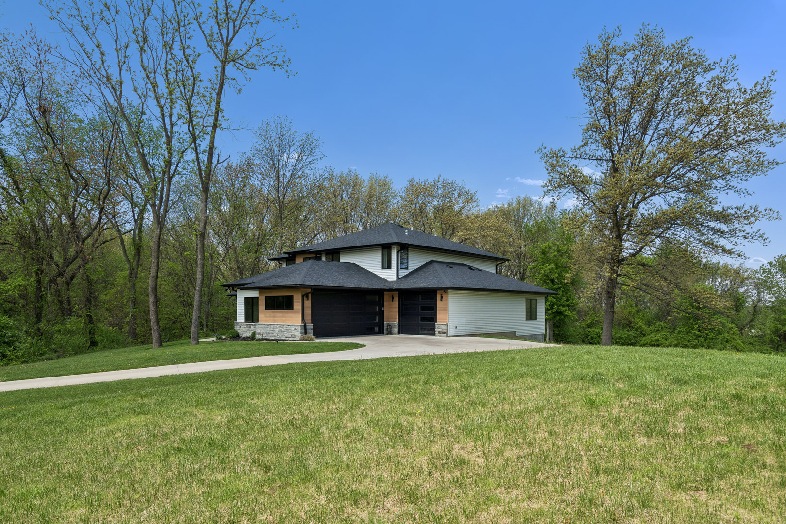 600 W 6th St Court, Coal Valley, IL
