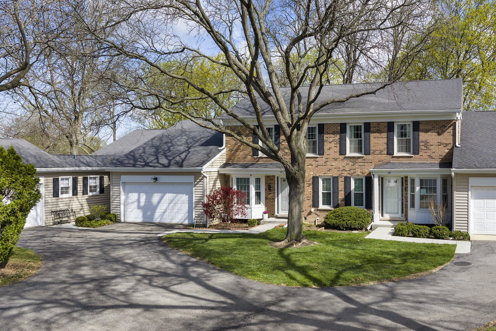 19 The Court of Greenway #19, Northbrook, IL