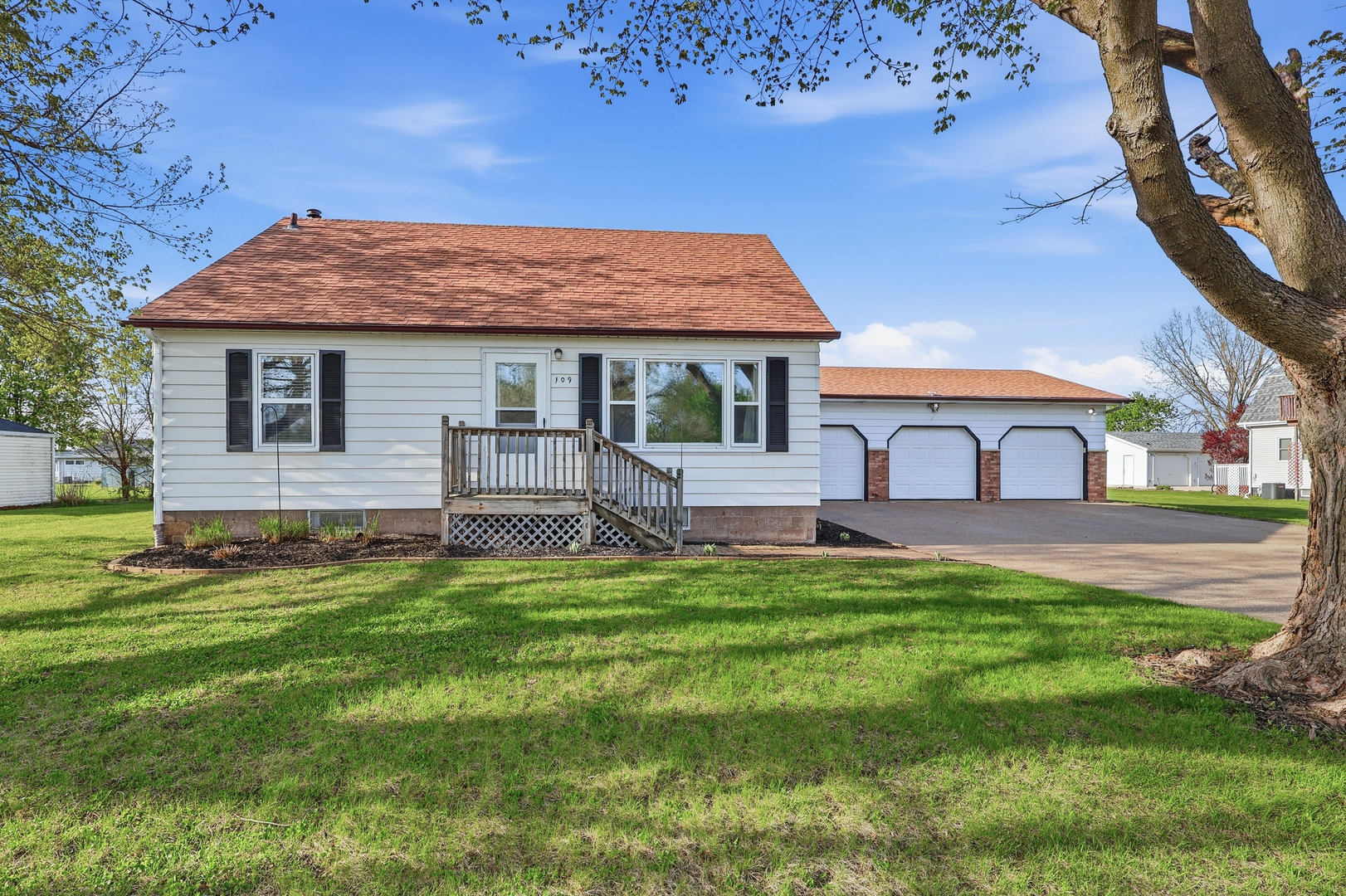 109 5th Avenue, Colona, IL
