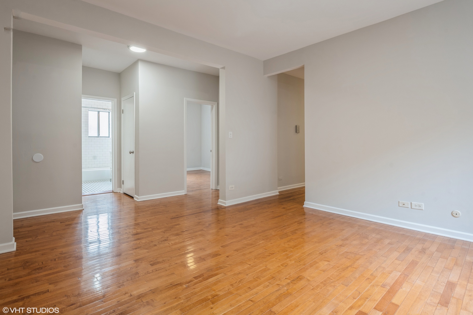 808 W Lakeside Place #203, Chicago, IL