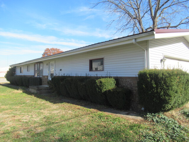 106 W Lincoln Avenue, Ogden, IL