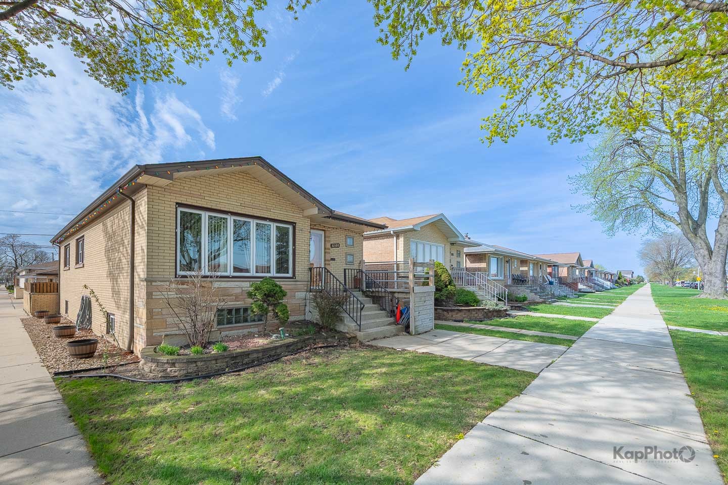 6101 W 63rd Place, Chicago, IL