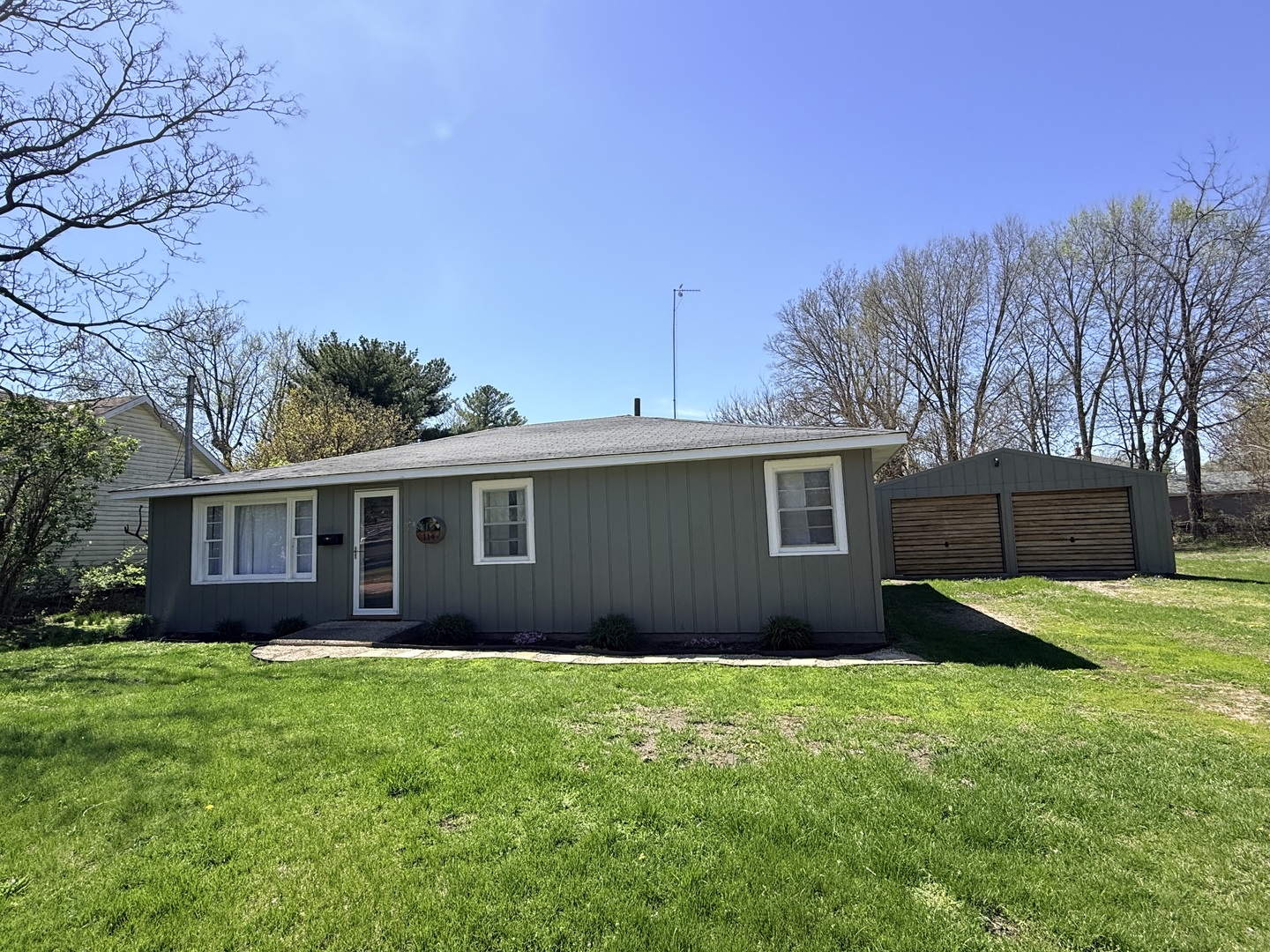 114 S Commercial Avenue, Amboy, IL