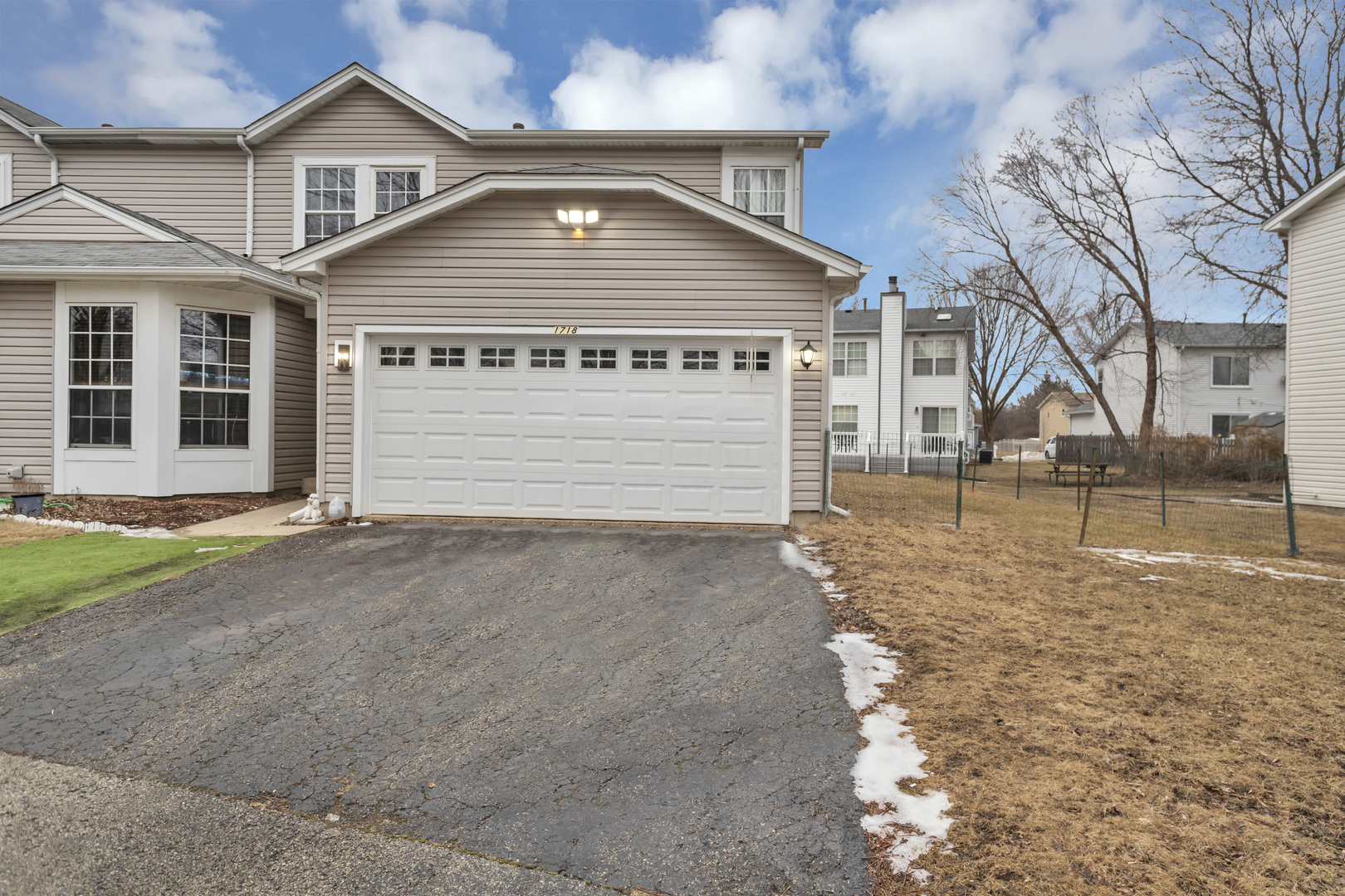 1718 Southbridge Court, Schaumburg, IL