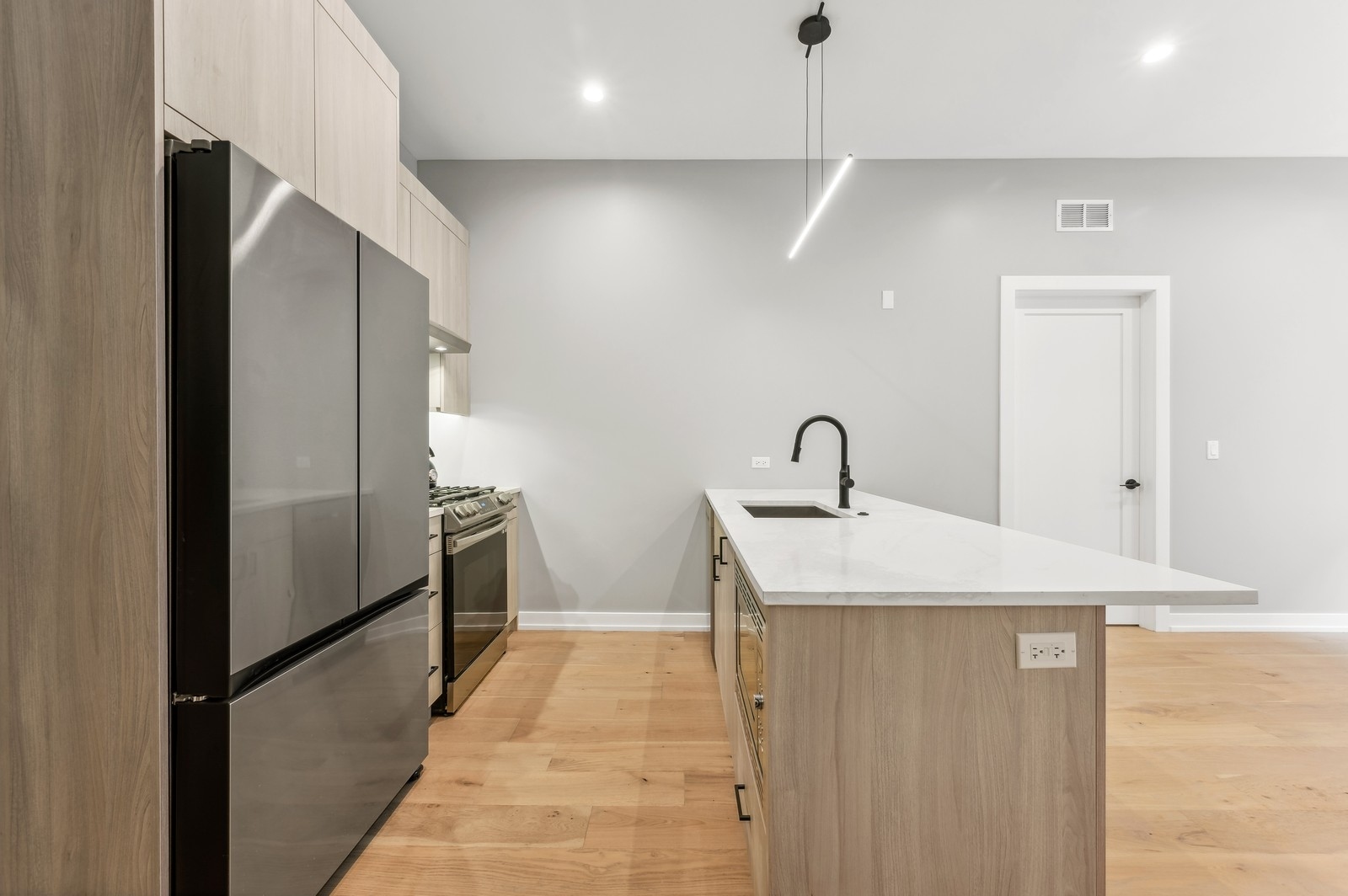 7006 N Glenwood Avenue #305, Chicago, IL