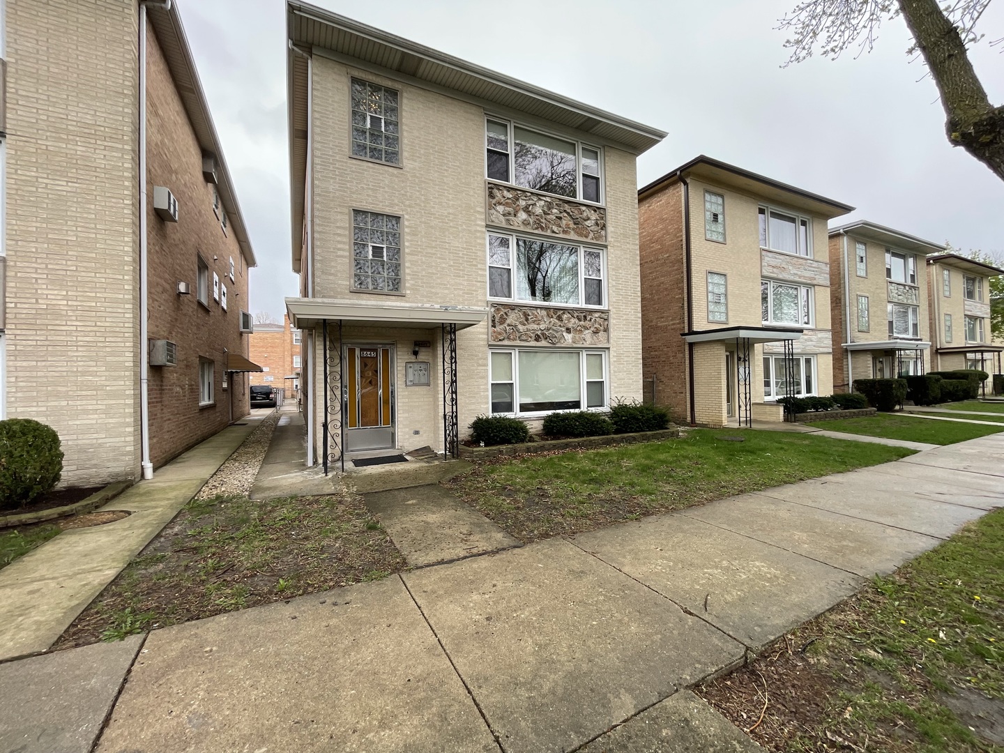 8645 W SUMMERDALE Avenue #1, Chicago, IL