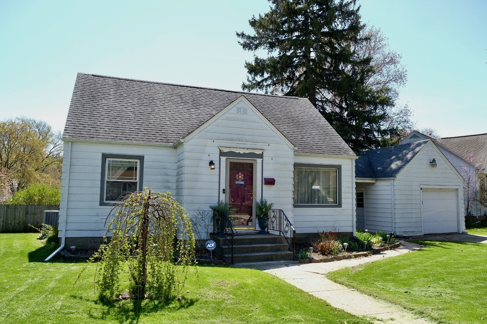 1804 E Gate Parkway, Rockford, IL