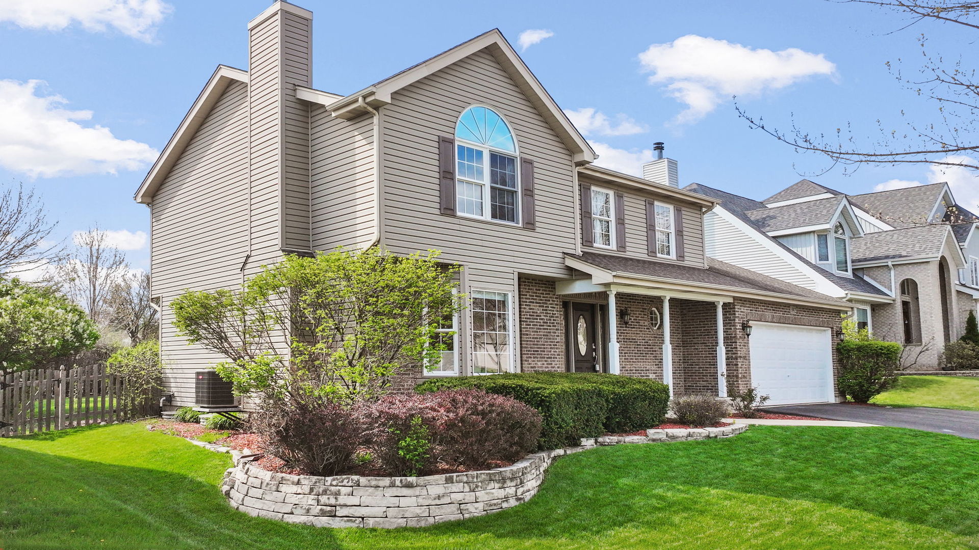 892 Somerset Drive, Carol Stream, IL