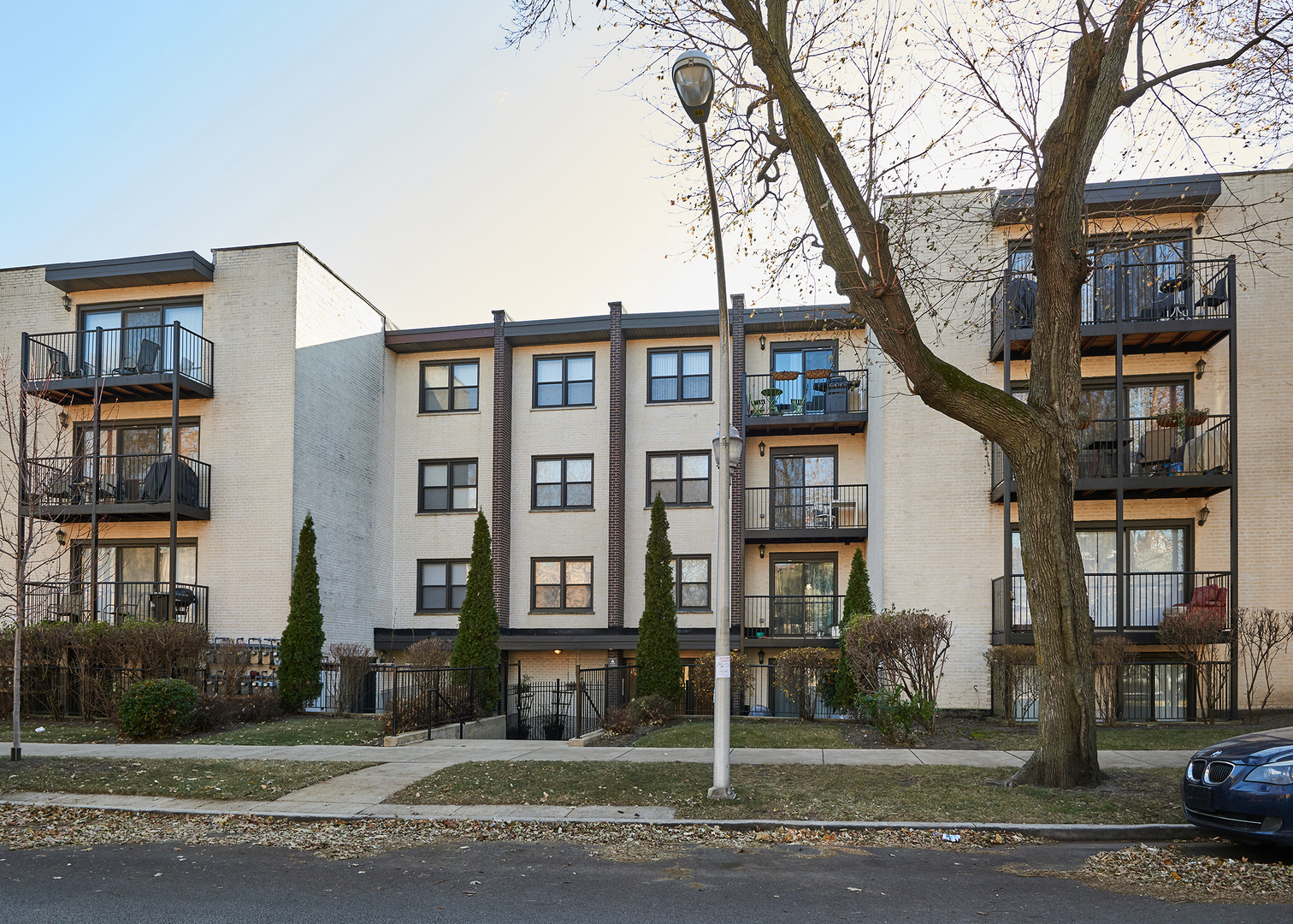 1711 W Jarvis Avenue #304, Chicago, IL