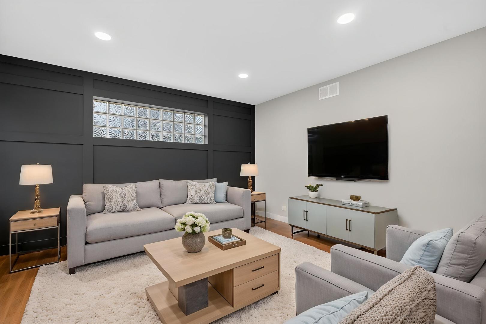 6025 W 55th Street, Chicago, IL