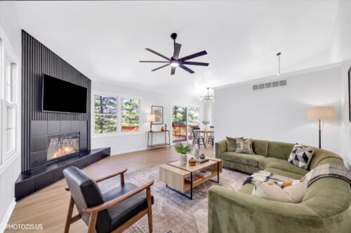 102 River Bluff Court, Carpentersville, IL