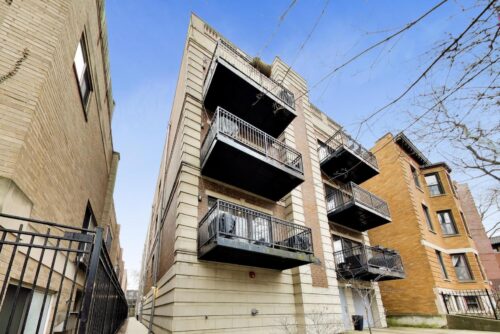 663 W Barry Avenue #4C, Chicago, IL