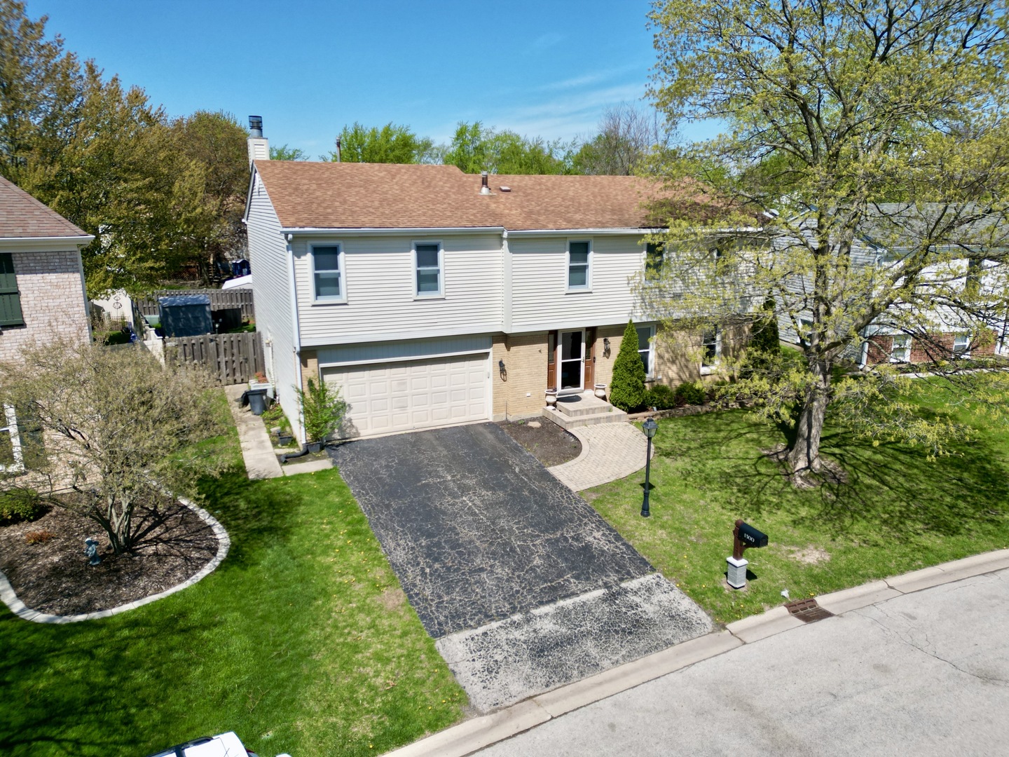 1300 Pembrook Circle, Roselle, IL
