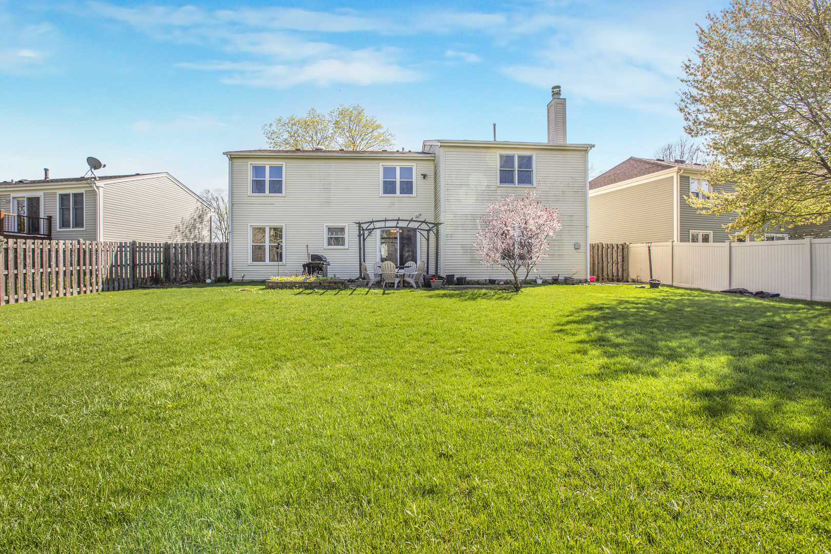 1300 Pembrook Circle, Roselle, IL