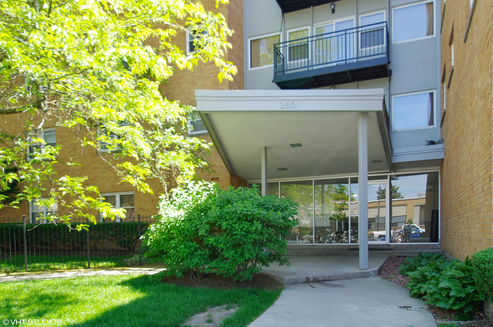 2501 W Bryn Mawr Avenue #502, Chicago, IL