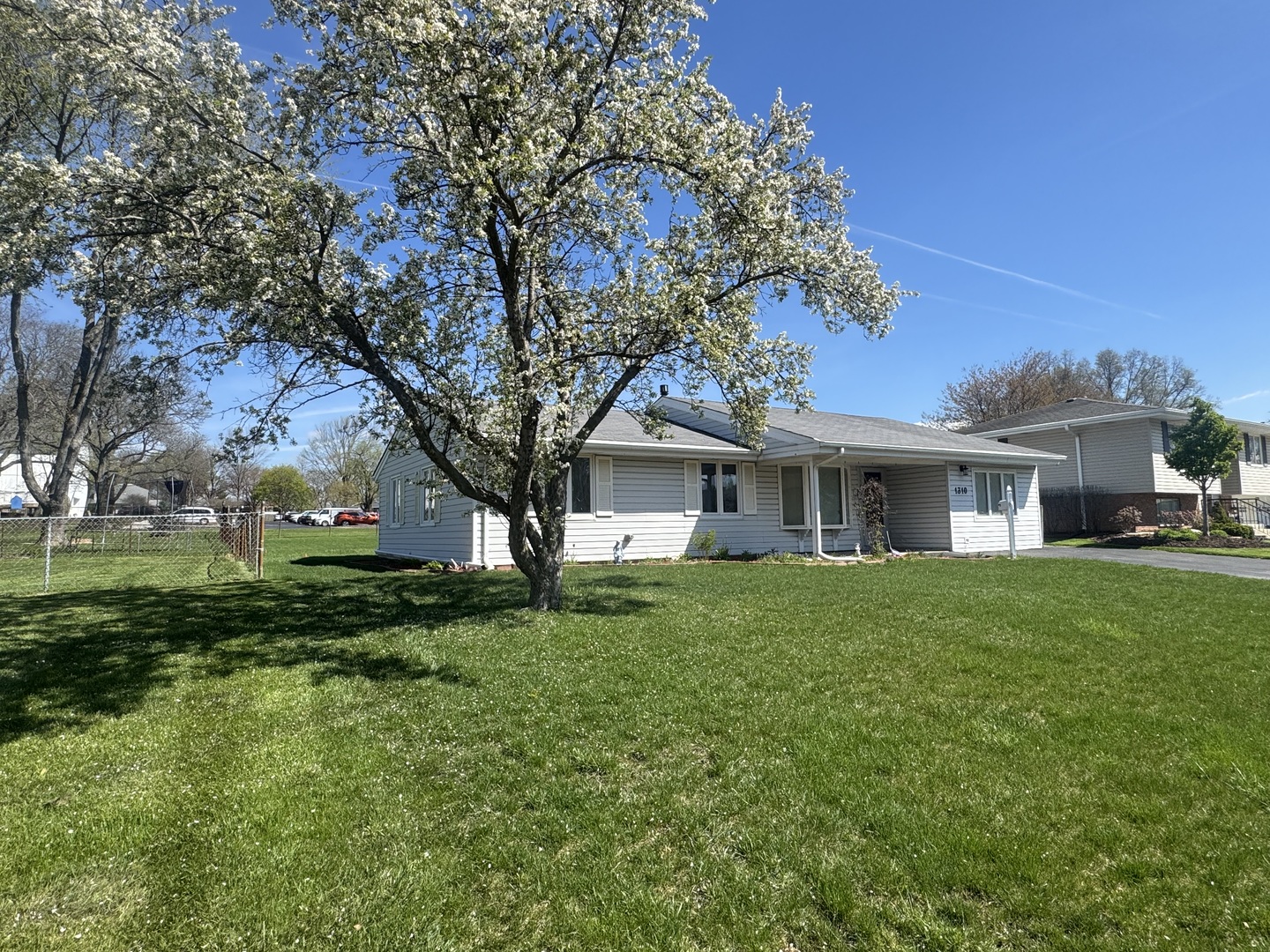 1310 Somerset Lane, Schaumburg, IL