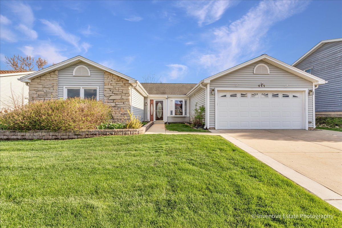 111 Brookside Drive, Glendale Heights, IL