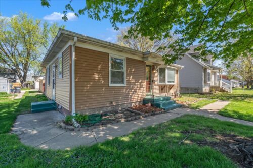 2838 Bellevue Avenue, Bettendorf, IA