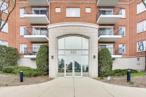 351 Town Place Circle #402, Buffalo Grove, IL