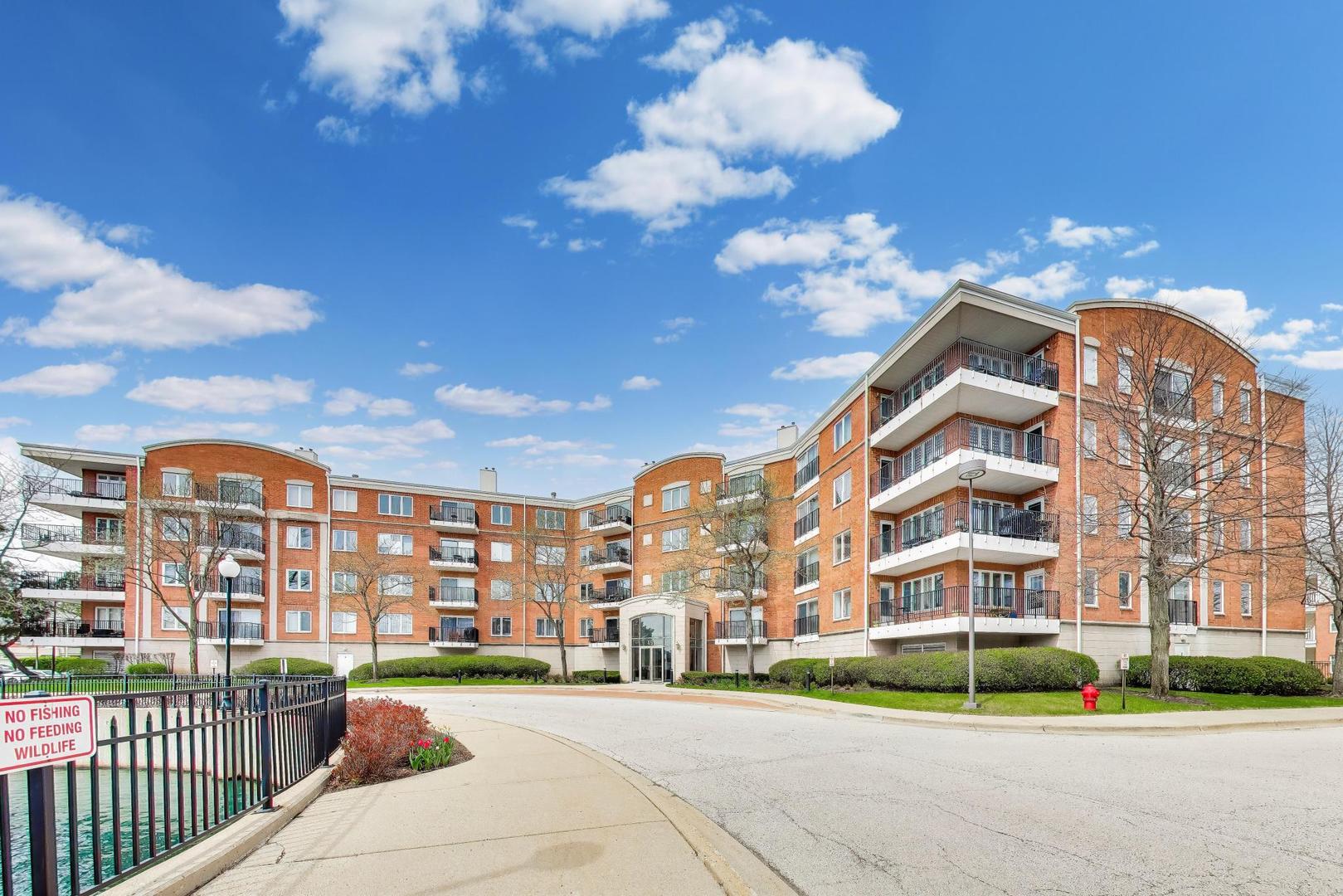 351 Town Place Circle #402, Buffalo Grove, IL